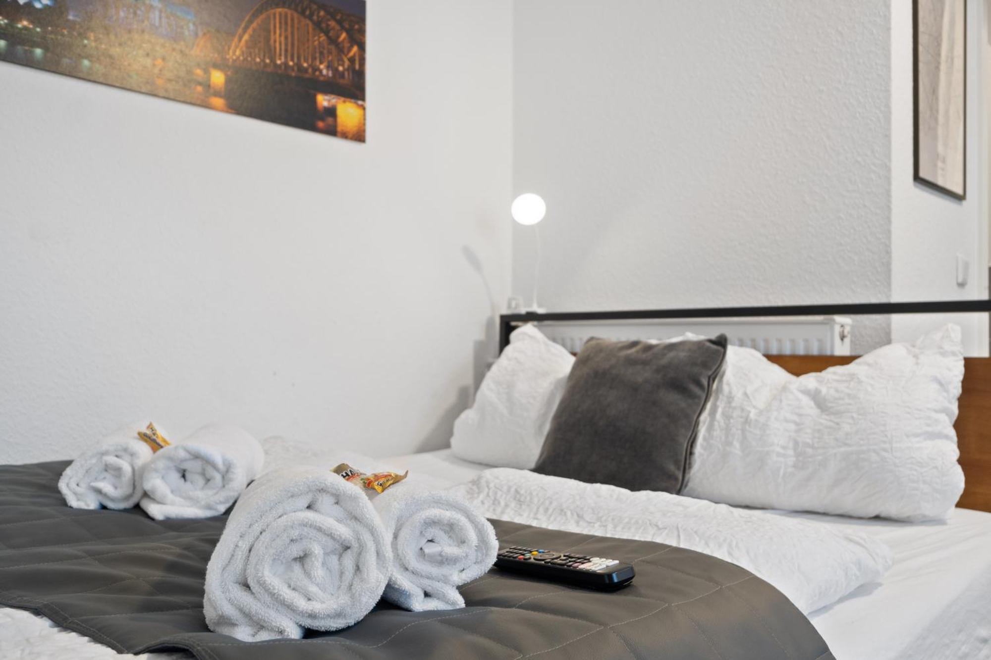 Modernes Apartement Am Rhein In Ruhiger Lage Кельн Екстер'єр фото